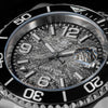 Herrenarmbanduhr mit Sicherheitsfaltschließe

Uhr mit gewölbtem Mineralglas