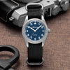 AD2079 37 mm Quarz-Fliegeruhr, blaues Zifferblatt, weiße Buchstaben, schwarzes Band, Anzeigebild